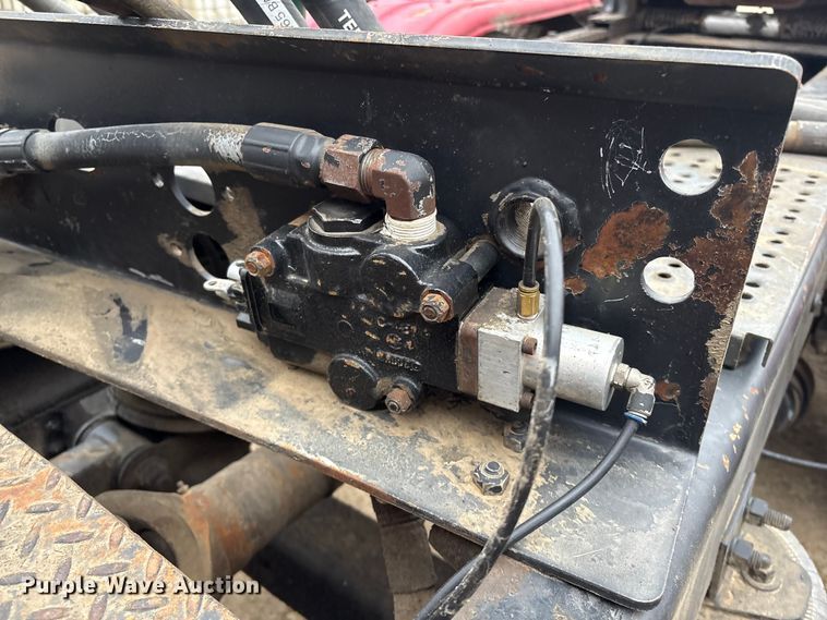 image for item EI5677 2000 Mack CH600 semi truck