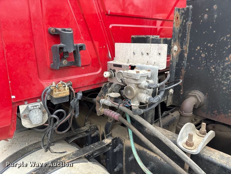 image for item EI5677 2000 Mack CH600 semi truck