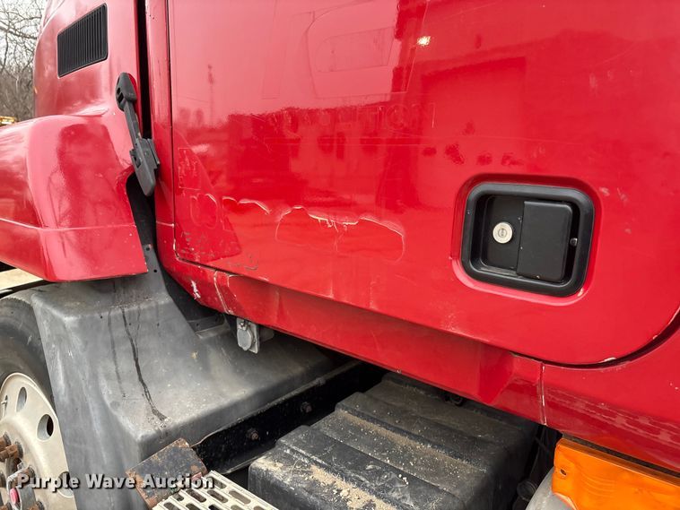 image for item EI5677 2000 Mack CH600 semi truck