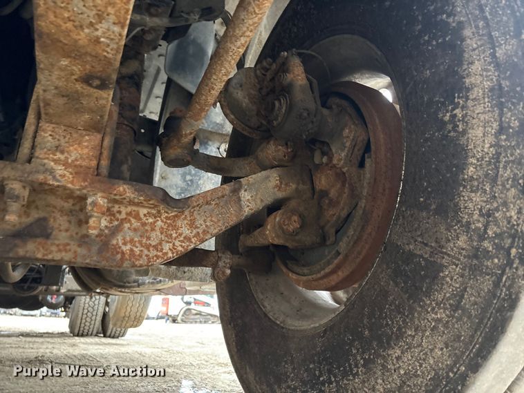 image for item EI5677 2000 Mack CH600 semi truck