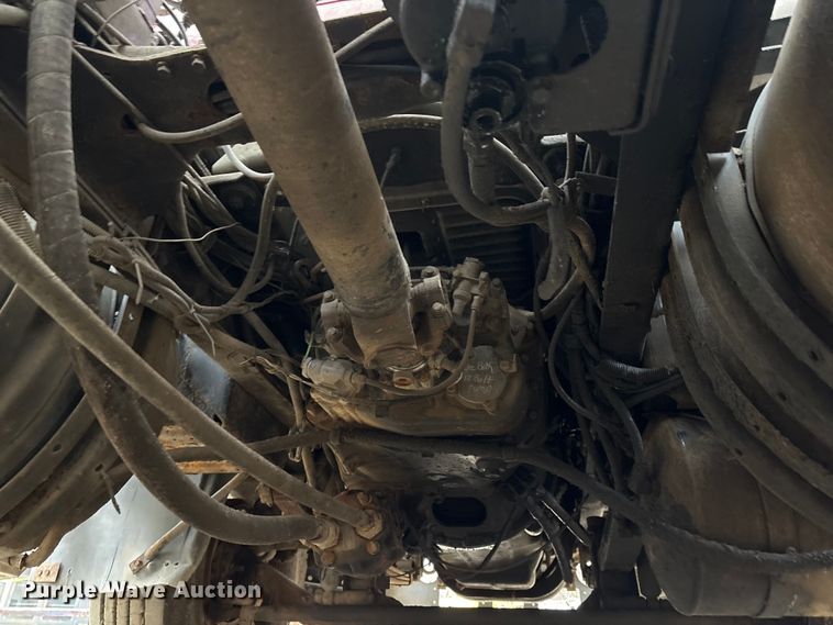 image for item EI5677 2000 Mack CH600 semi truck