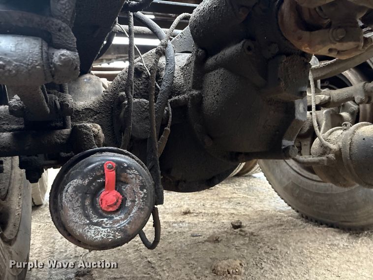 image for item EI5677 2000 Mack CH600 semi truck