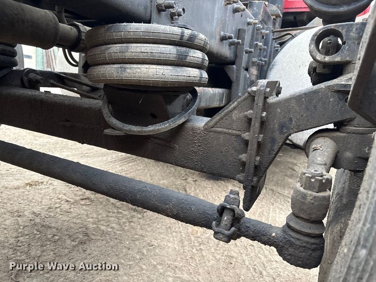 image for item EI5677 2000 Mack CH600 semi truck