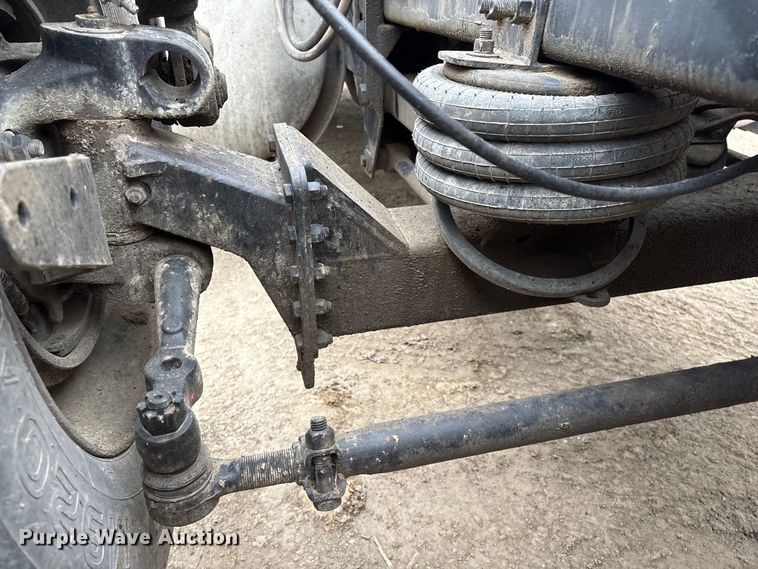 image for item EI5677 2000 Mack CH600 semi truck