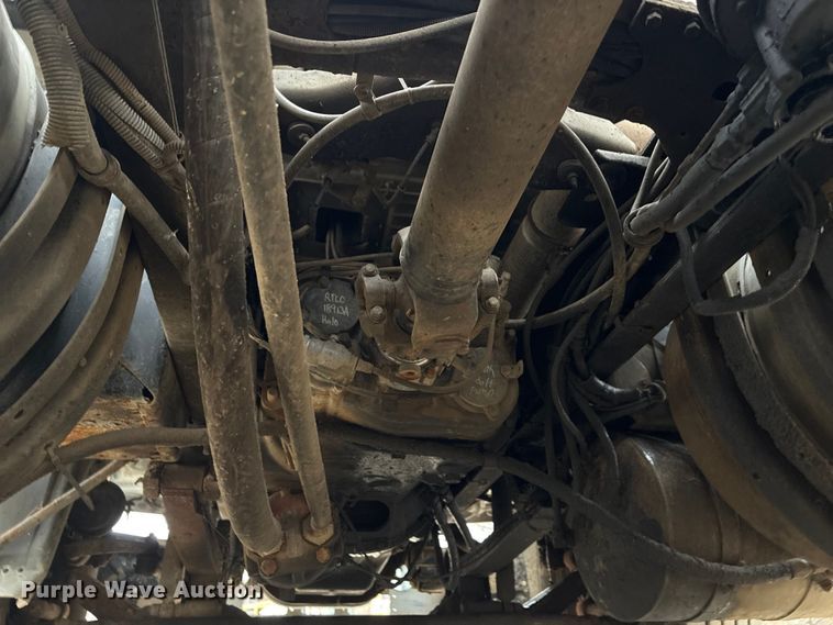 image for item EI5677 2000 Mack CH600 semi truck