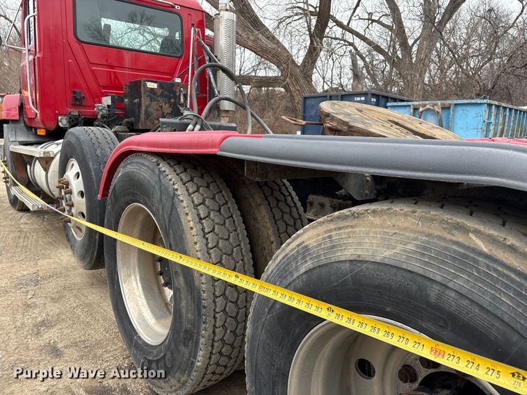 image for item EI5677 2000 Mack CH600 semi truck