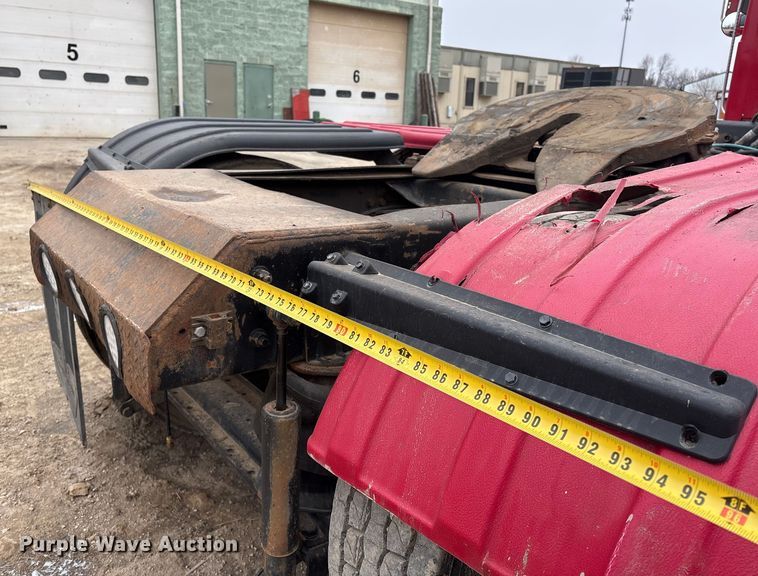 image for item EI5677 2000 Mack CH600 semi truck