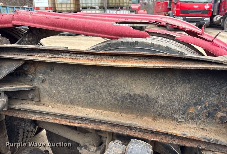 image for item EI5677 2000 Mack CH600 semi truck