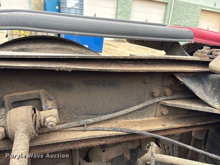 image for item EI5677 2000 Mack CH600 semi truck