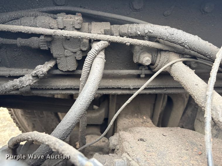 image for item EI5677 2000 Mack CH600 semi truck