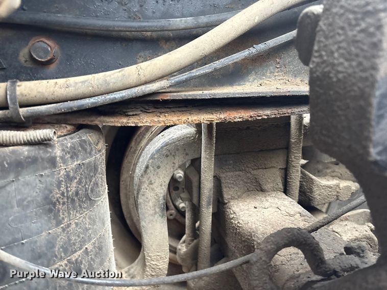 image for item EI5677 2000 Mack CH600 semi truck