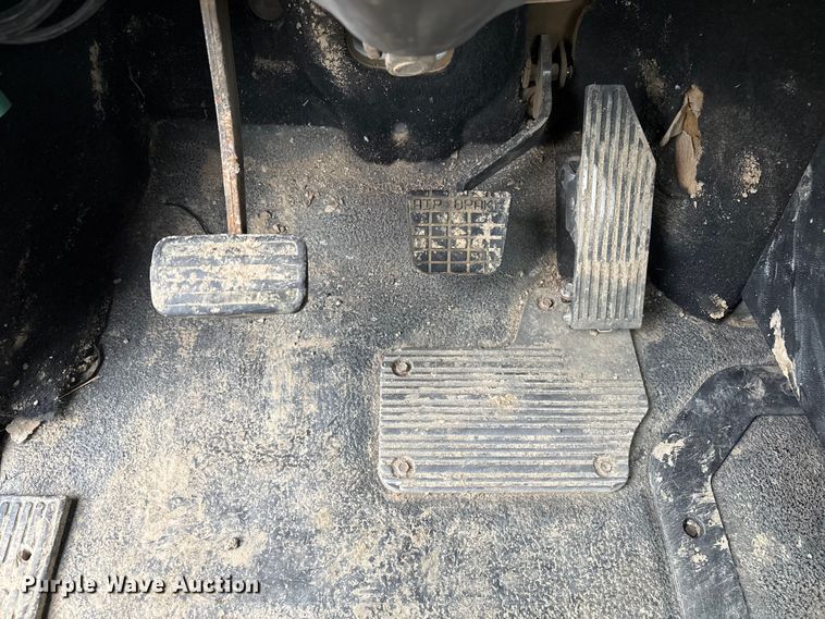 image for item EI5677 2000 Mack CH600 semi truck