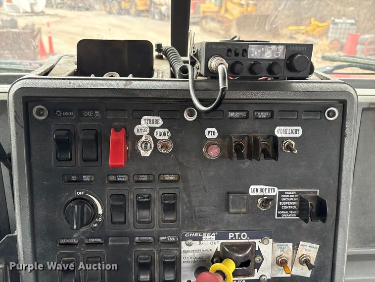 image for item EI5677 2000 Mack CH600 semi truck