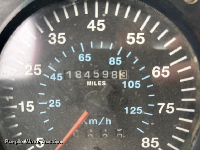 image for item EI5677 2000 Mack CH600 semi truck