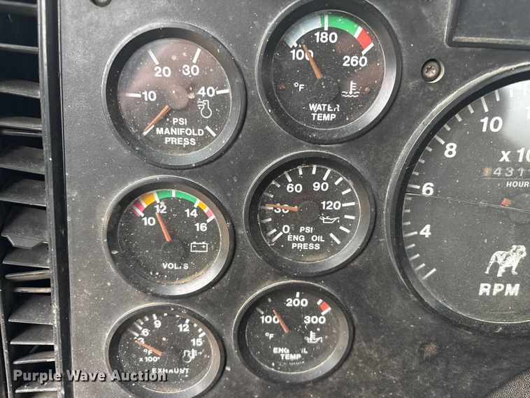 image for item EI5677 2000 Mack CH600 semi truck