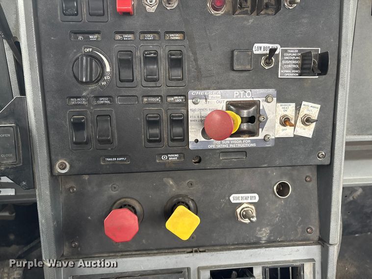 image for item EI5677 2000 Mack CH600 semi truck