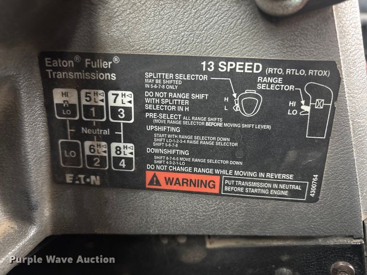 image for item EI5677 2000 Mack CH600 semi truck