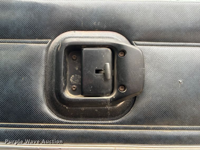 image for item EI5677 2000 Mack CH600 semi truck