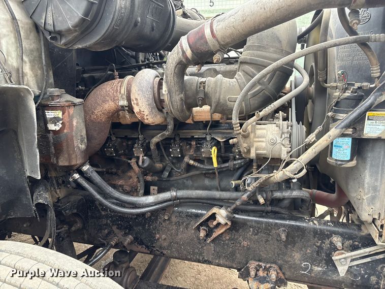 image for item EI5677 2000 Mack CH600 semi truck