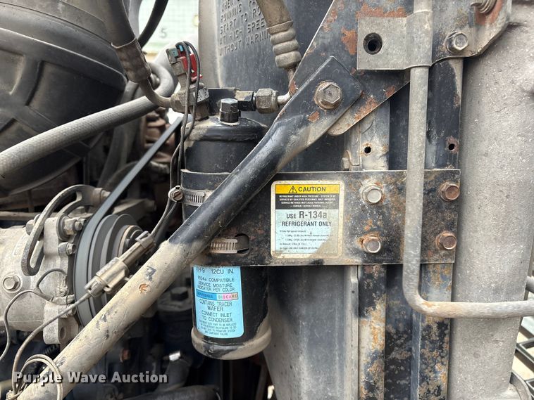 image for item EI5677 2000 Mack CH600 semi truck