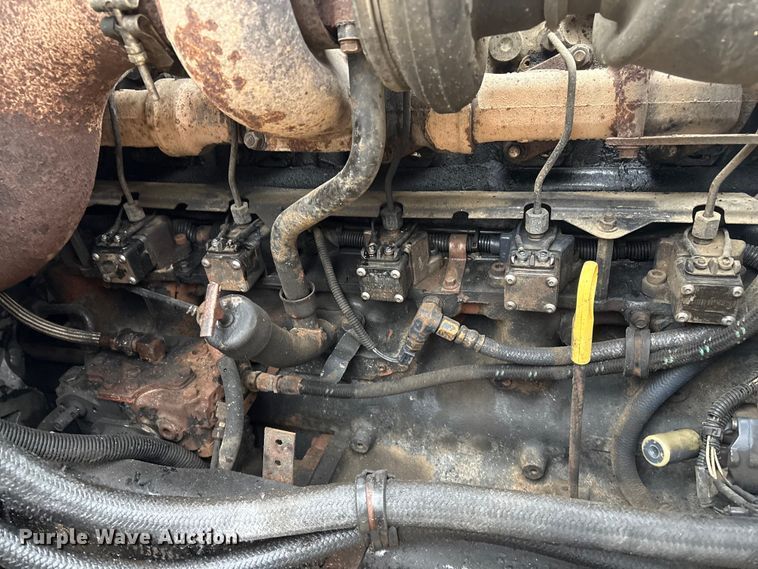 image for item EI5677 2000 Mack CH600 semi truck