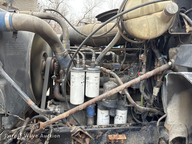 image for item EI5677 2000 Mack CH600 semi truck