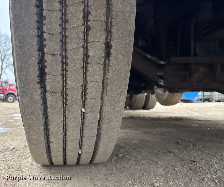 image for item EI5677 2000 Mack CH600 semi truck