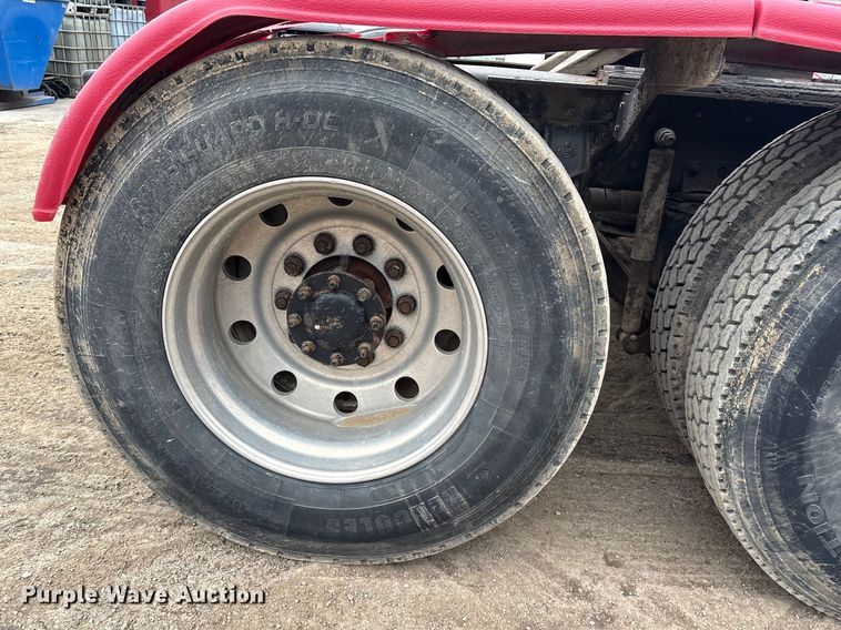 image for item EI5677 2000 Mack CH600 semi truck