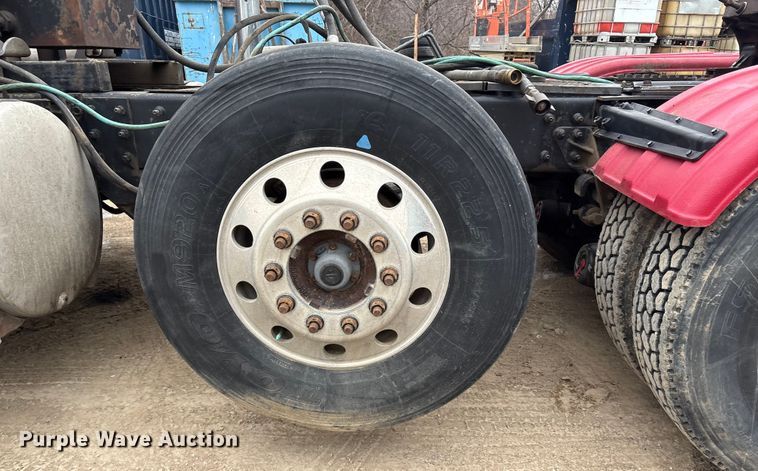 image for item EI5677 2000 Mack CH600 semi truck