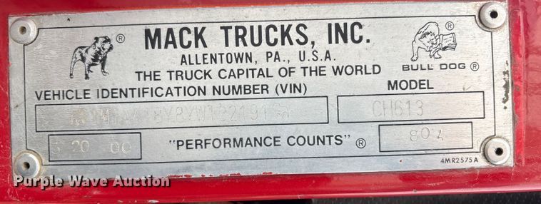 image for item EI5677 2000 Mack CH600 semi truck