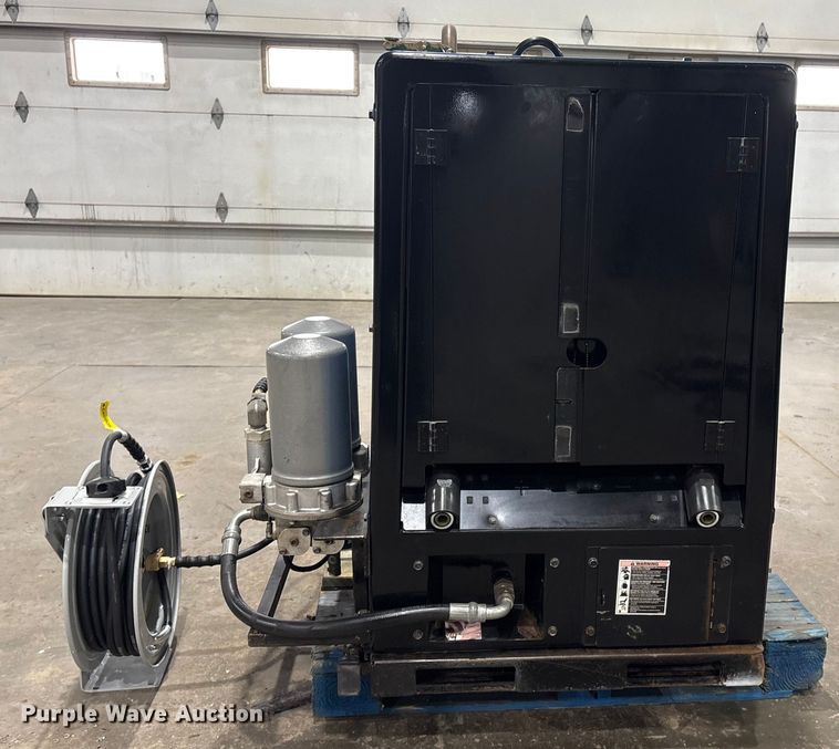 image for item EI5688 2012 Miller Big Blue 600 Air Pak welder/generator