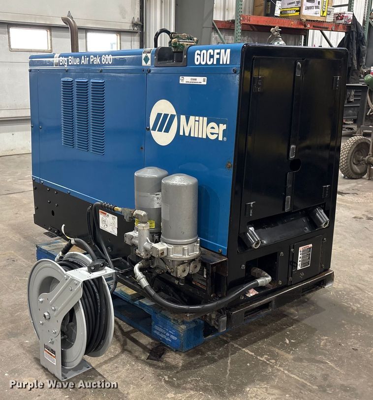 image for item EI5688 2012 Miller Big Blue 600 Air Pak welder/generator