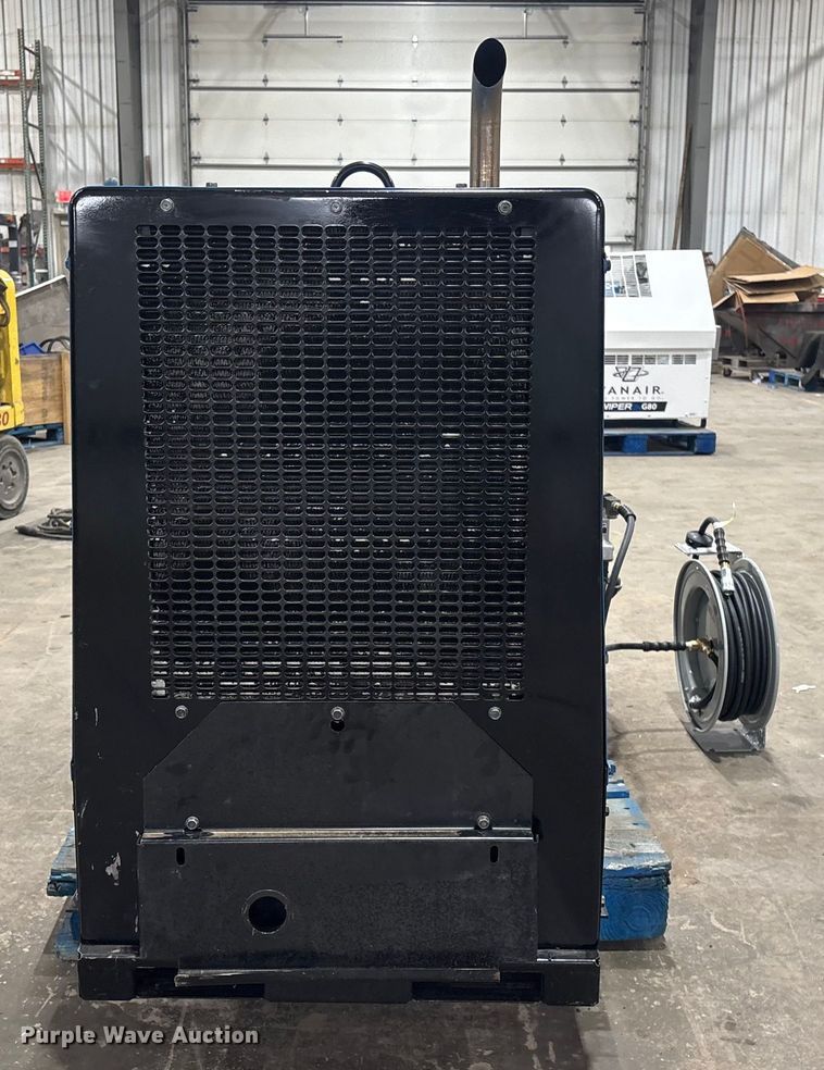 image for item EI5688 2012 Miller Big Blue 600 Air Pak welder/generator