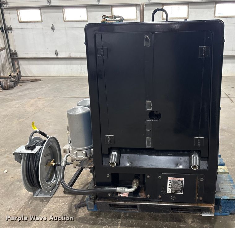 image for item EI5688 2012 Miller Big Blue 600 Air Pak welder/generator