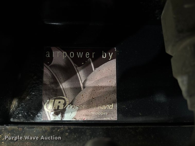 image for item EI5688 2012 Miller Big Blue 600 Air Pak welder/generator