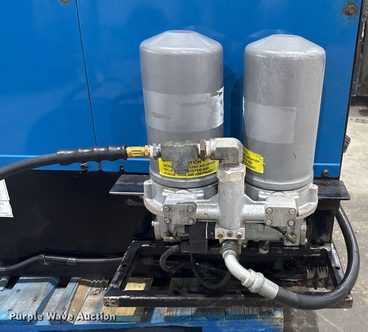 image for item EI5688 2012 Miller Big Blue 600 Air Pak welder/generator