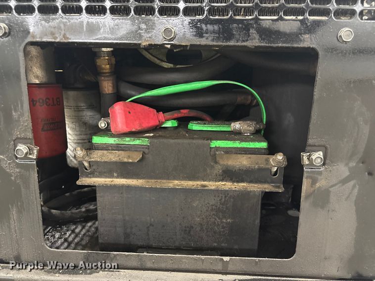 image for item EI5688 2012 Miller Big Blue 600 Air Pak welder/generator