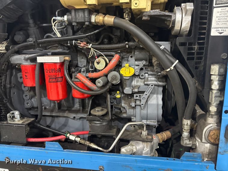 image for item EI5688 2012 Miller Big Blue 600 Air Pak welder/generator