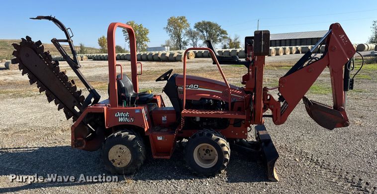 image for item EN0652 2007 Ditch Witch RT40 trencher