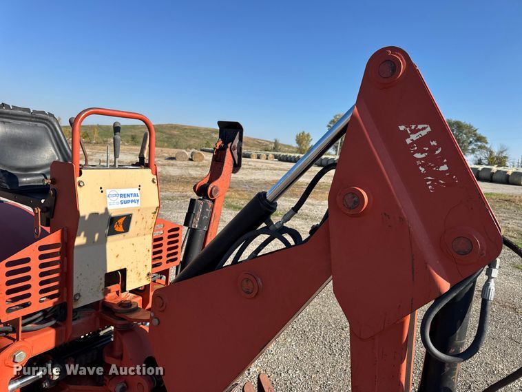 image for item EN0652 2007 Ditch Witch RT40 trencher