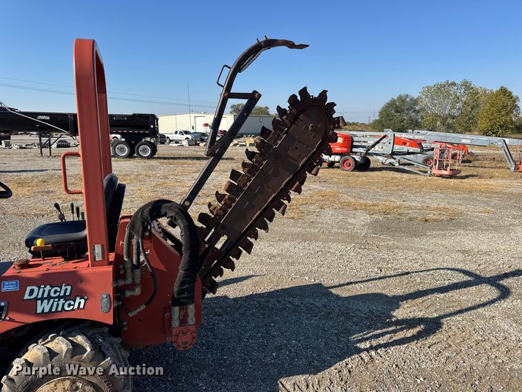 image for item EN0652 2007 Ditch Witch RT40 trencher