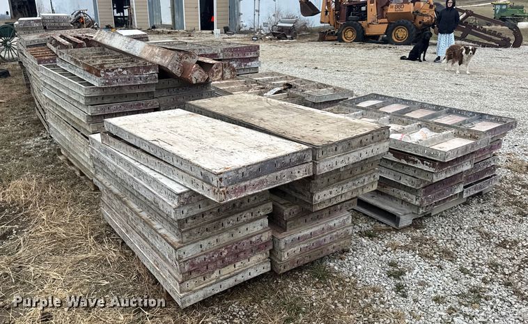 image for item EN0795 Approximately 200 concrete forms