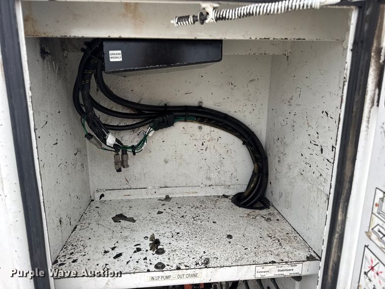 image for item EN0798 2015 RAM 5500 utility / service truck