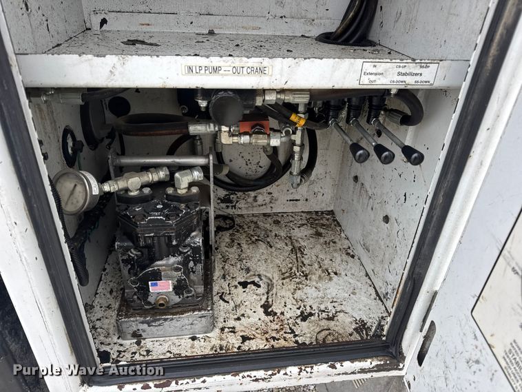 image for item EN0798 2015 RAM 5500 utility / service truck