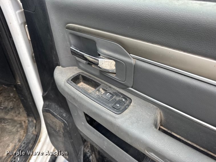 image for item EN0798 2015 RAM 5500 utility / service truck