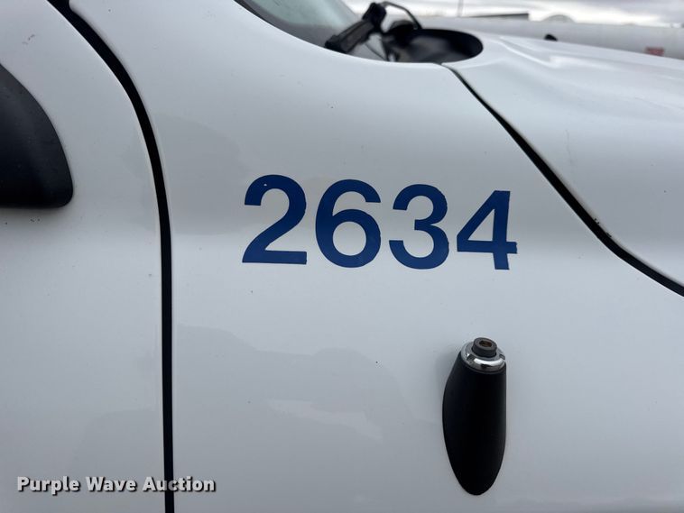 image for item EN0798 2015 RAM 5500 utility / service truck