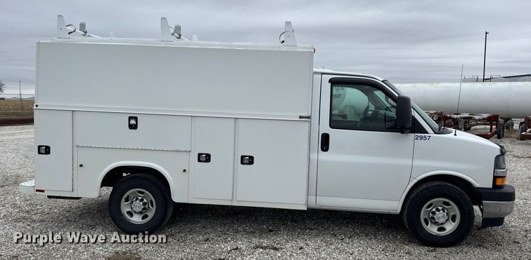 image for item EN0799 2018 Chevrolet Express G3500 utility van