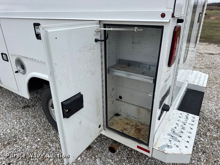 image for item EN0799 2018 Chevrolet Express G3500 utility van