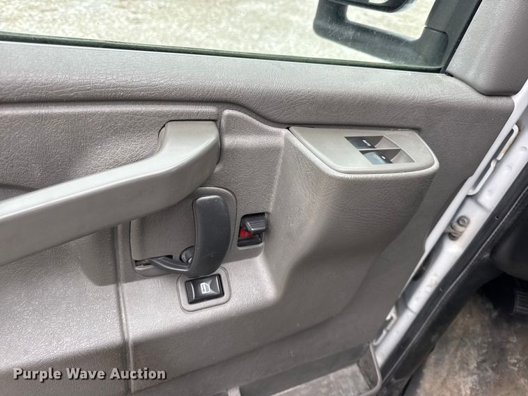 image for item EN0799 2018 Chevrolet Express G3500 utility van