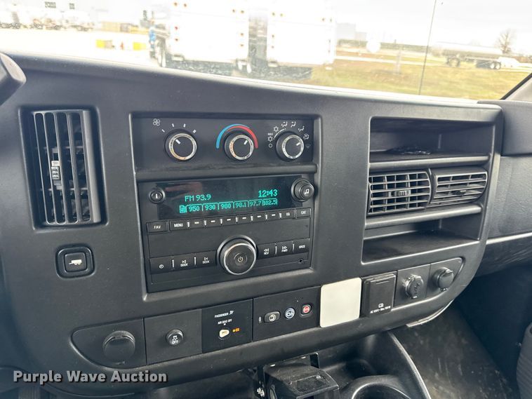 image for item EN0799 2018 Chevrolet Express G3500 utility van